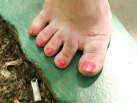 Feet - Ksenia C - 2011-11-14 Barefoot in summer city