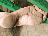 Feet - Ksenia C - 2011-11-14 Barefoot in summer city