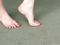 Feet - Ksenia C - 2011-11-14 Barefoot in summer city
