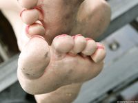 Feet - Ksenia C - 2011-11-14 Barefoot in summer city