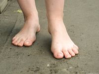 Feet - Ksenia E - 2013-10-26 Summer heat