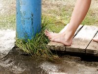 Feet - Ksusha A + Ira - 2008-05-04 Barefoot trips to Russian towns. Kamyshino