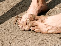 Feet - Ksusha A + Ira - 2008-05-04 Barefoot trips to Russian towns. Kamyshino