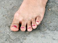 Feet - Ksusha A + Ira - 2008-05-04 Barefoot trips to Russian towns. Kamyshino