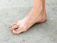 Feet - Ksusha A + Ira - 2008-05-04 Barefoot trips to Russian towns. Kamyshino