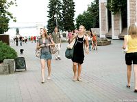 Feet - Ksusha A + Ira - 2008-05-04 Barefoot trips to Russian towns. Kamyshino