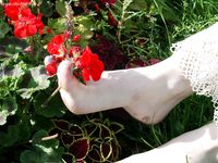 Feet - Lena + Nastya + Alla - 2003-10-15 A weekend in the park