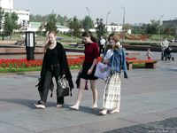 Feet - Lena + Nastya + Alla - 2003-10-15 A weekend in the park