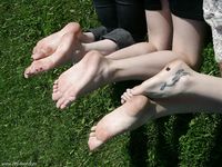 Feet - Lena + Nastya + Alla - 2003-10-15 A weekend in the park