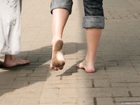 Feet - Lena D + Dina - 2008-08-04 Barefoot trip to Mytishi