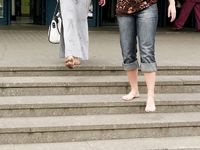 Feet - Lena D + Dina - 2008-08-04 Barefoot trip to Mytishi