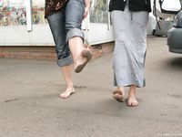 Feet - Lena D + Dina - 2008-08-04 Barefoot trip to Mytishi