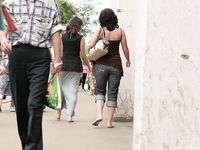 Feet - Lena D + Dina - 2008-08-04 Barefoot trip to Mytishi