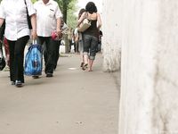 Feet - Lena D + Dina - 2008-08-04 Barefoot trip to Mytishi