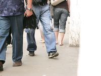 Feet - Lena D + Dina - 2008-08-04 Barefoot trip to Mytishi