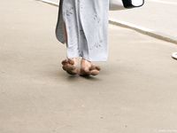 Feet - Lena D + Dina - 2008-08-04 Barefoot trip to Mytishi