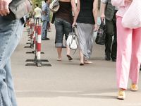 Feet - Lena D + Dina - 2008-08-04 Barefoot trip to Mytishi