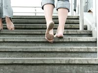 Feet - Lena D + Dina - 2008-08-04 Barefoot trip to Mytishi