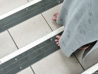 Feet - Lena D + Dina - 2008-08-04 Barefoot trip to Mytishi