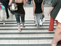 Feet - Lena D + Dina - 2008-08-04 Barefoot trip to Mytishi