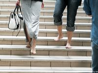 Feet - Lena D + Dina - 2008-08-04 Barefoot trip to Mytishi