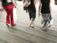 Feet - Lena D + Dina - 2008-08-04 Barefoot trip to Mytishi