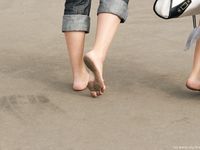 Feet - Lena D + Dina - 2008-08-04 Barefoot trip to Mytishi
