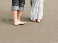 Feet - Lena D + Dina - 2008-08-04 Barefoot trip to Mytishi