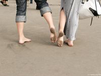 Feet - Lena D + Dina - 2008-08-04 Barefoot trip to Mytishi