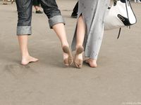Feet - Lena D + Dina - 2008-08-04 Barefoot trip to Mytishi