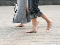 Feet - Lena D + Dina - 2008-08-04 Barefoot trip to Mytishi