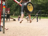 Feet - Lena D + Dina - 2008-08-04 Barefoot trip to Mytishi