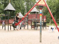 Feet - Lena D + Dina - 2008-08-04 Barefoot trip to Mytishi