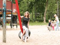 Feet - Lena D + Dina - 2008-08-04 Barefoot trip to Mytishi