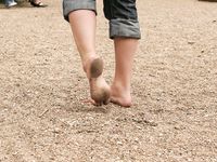 Feet - Lena D + Dina - 2008-08-04 Barefoot trip to Mytishi