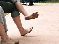 Feet - Lena D + Dina - 2008-08-04 Barefoot trip to Mytishi