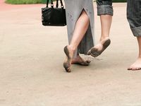 Feet - Lena D + Dina - 2008-08-04 Barefoot trip to Mytishi