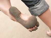 Feet - Lena D + Dina - 2008-08-04 Barefoot trip to Mytishi