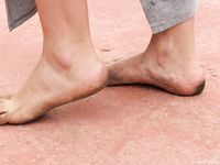 Feet - Lena D + Dina - 2008-08-04 Barefoot trip to Mytishi