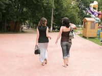 Feet - Lena D + Dina - 2008-08-04 Barefoot trip to Mytishi