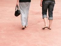 Feet - Lena D + Dina - 2008-08-04 Barefoot trip to Mytishi