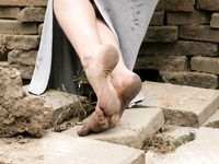 Feet - Lena D + Dina - 2008-08-04 Barefoot trip to Mytishi