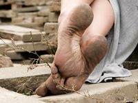 Feet - Lena D + Dina - 2008-08-04 Barefoot trip to Mytishi