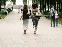 Feet - Lena D + Dina - 2008-08-04 Barefoot trip to Mytishi