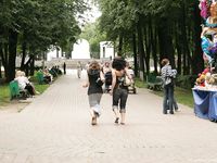 Feet - Lena D + Dina - 2008-08-04 Barefoot trip to Mytishi