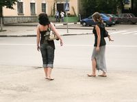 Feet - Lena D + Dina - 2008-08-04 Barefoot trip to Mytishi