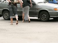 Feet - Lena D + Dina - 2008-08-04 Barefoot trip to Mytishi