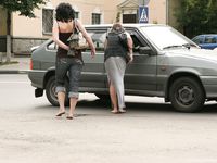 Feet - Lena D + Dina - 2008-08-04 Barefoot trip to Mytishi