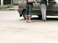 Feet - Lena D + Dina - 2008-08-04 Barefoot trip to Mytishi