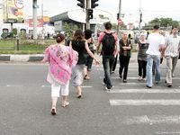 Feet - Lena D + Dina - 2008-08-04 Barefoot trip to Mytishi